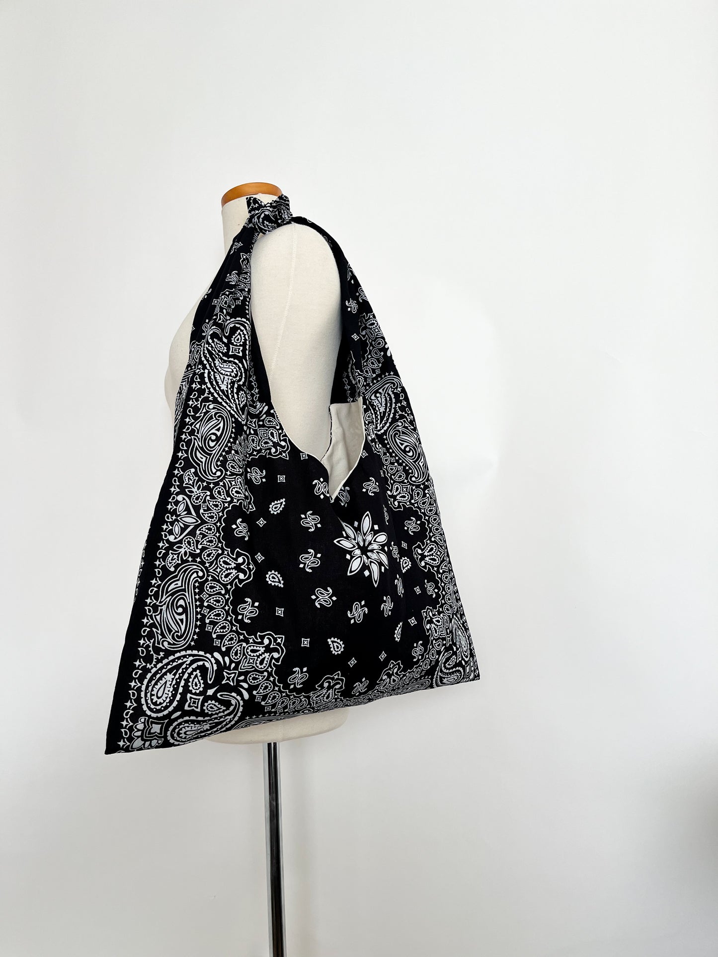 BLACK TOTE BAG