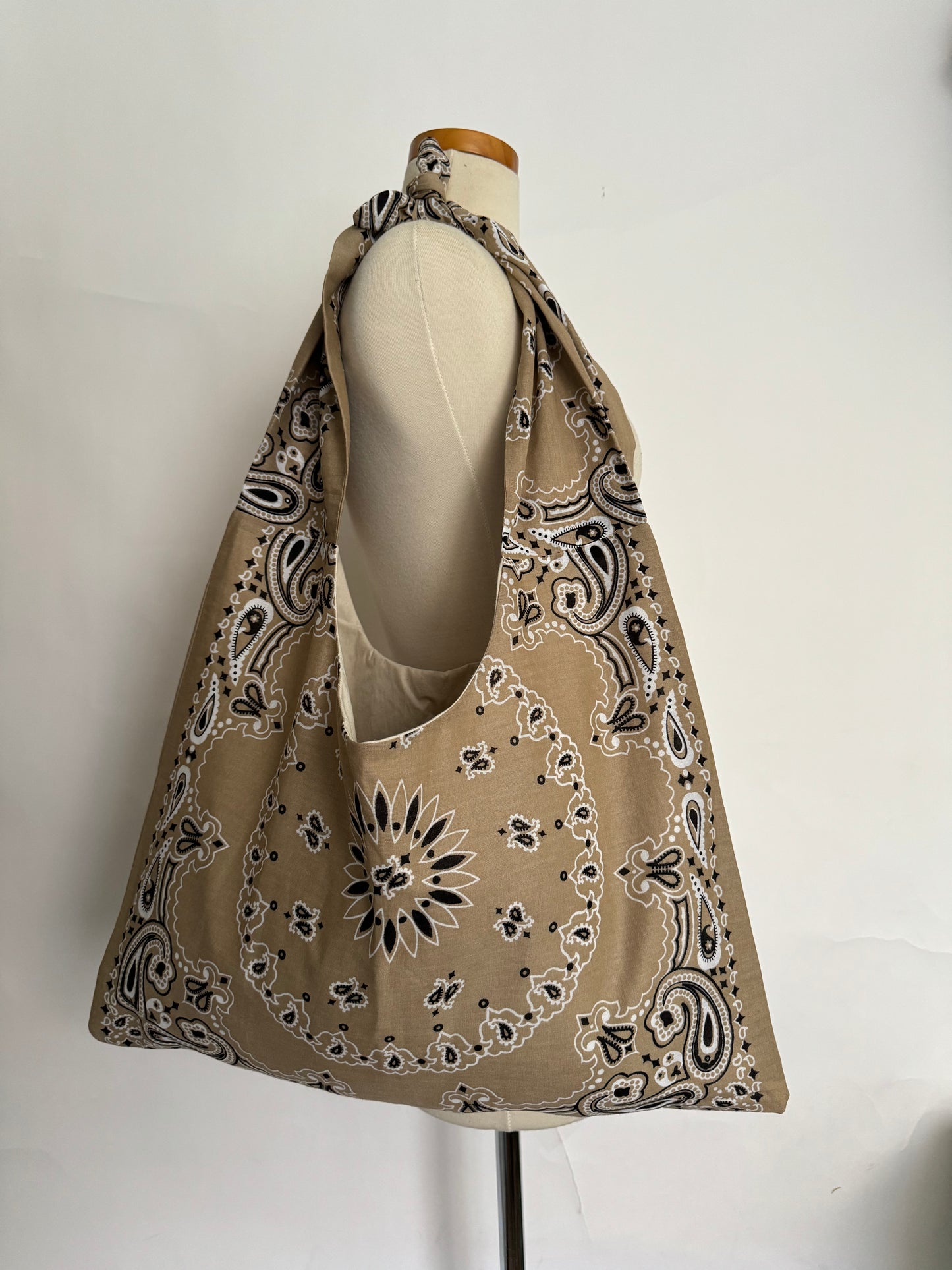 BEIGE TOTEBAG