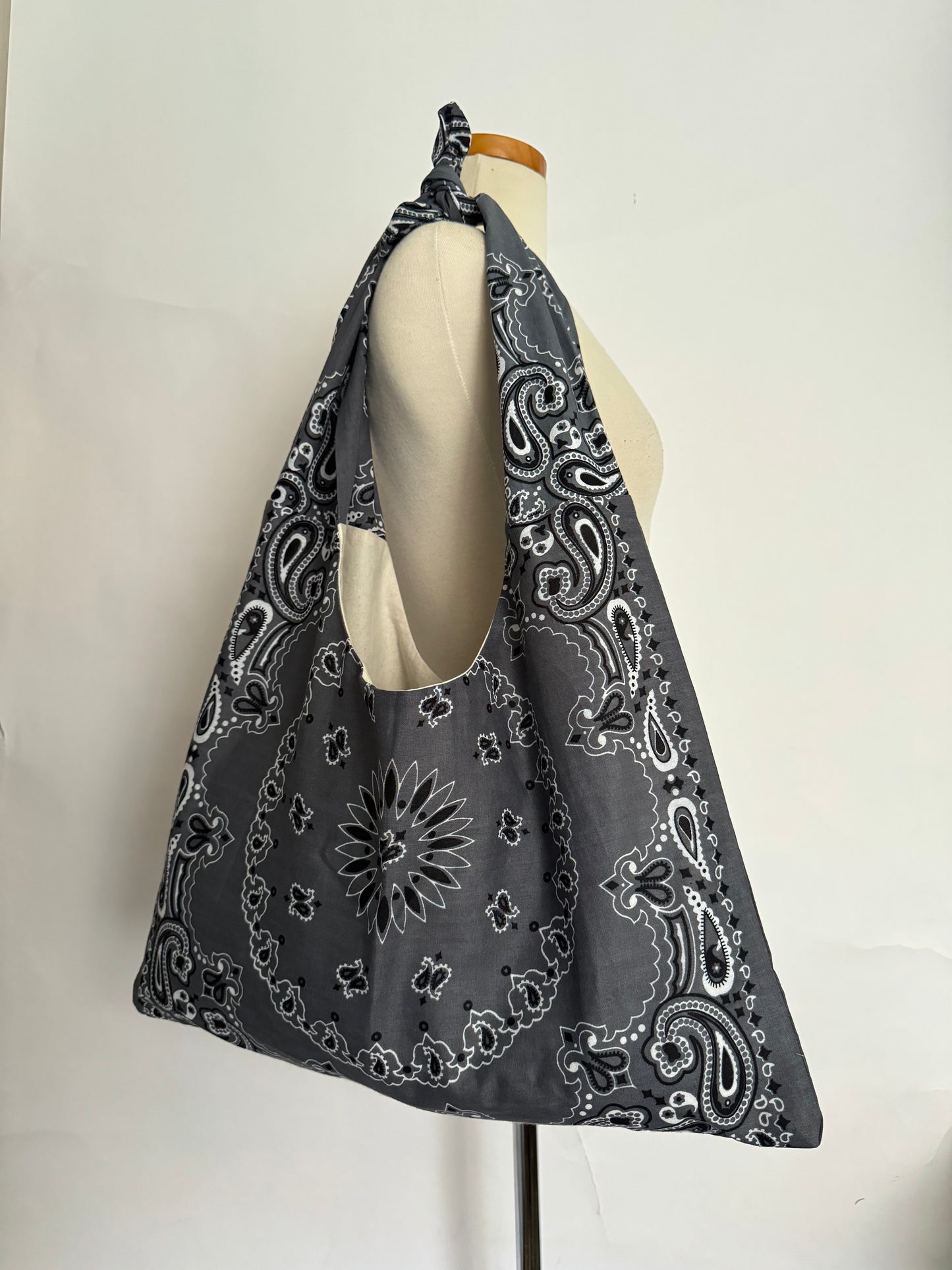 GREY TOTEBAG