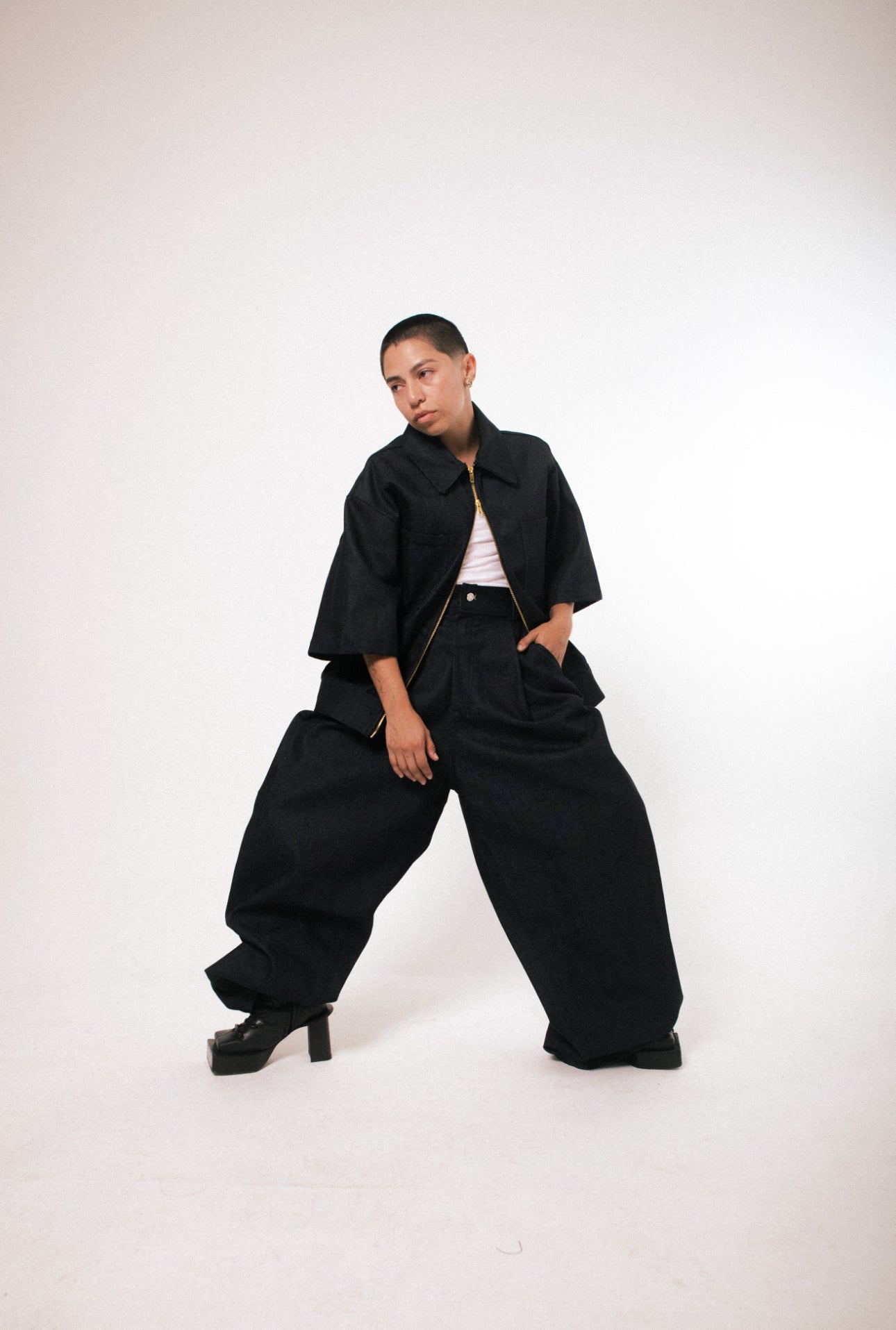 DENIM PLEATED PANTS