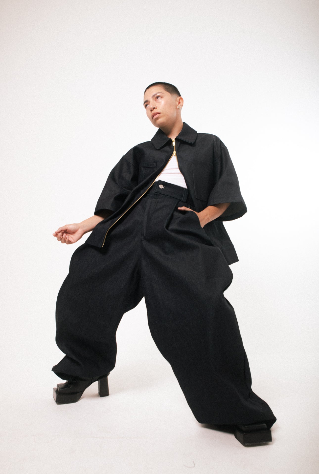 DENIM PLEATED PANTS