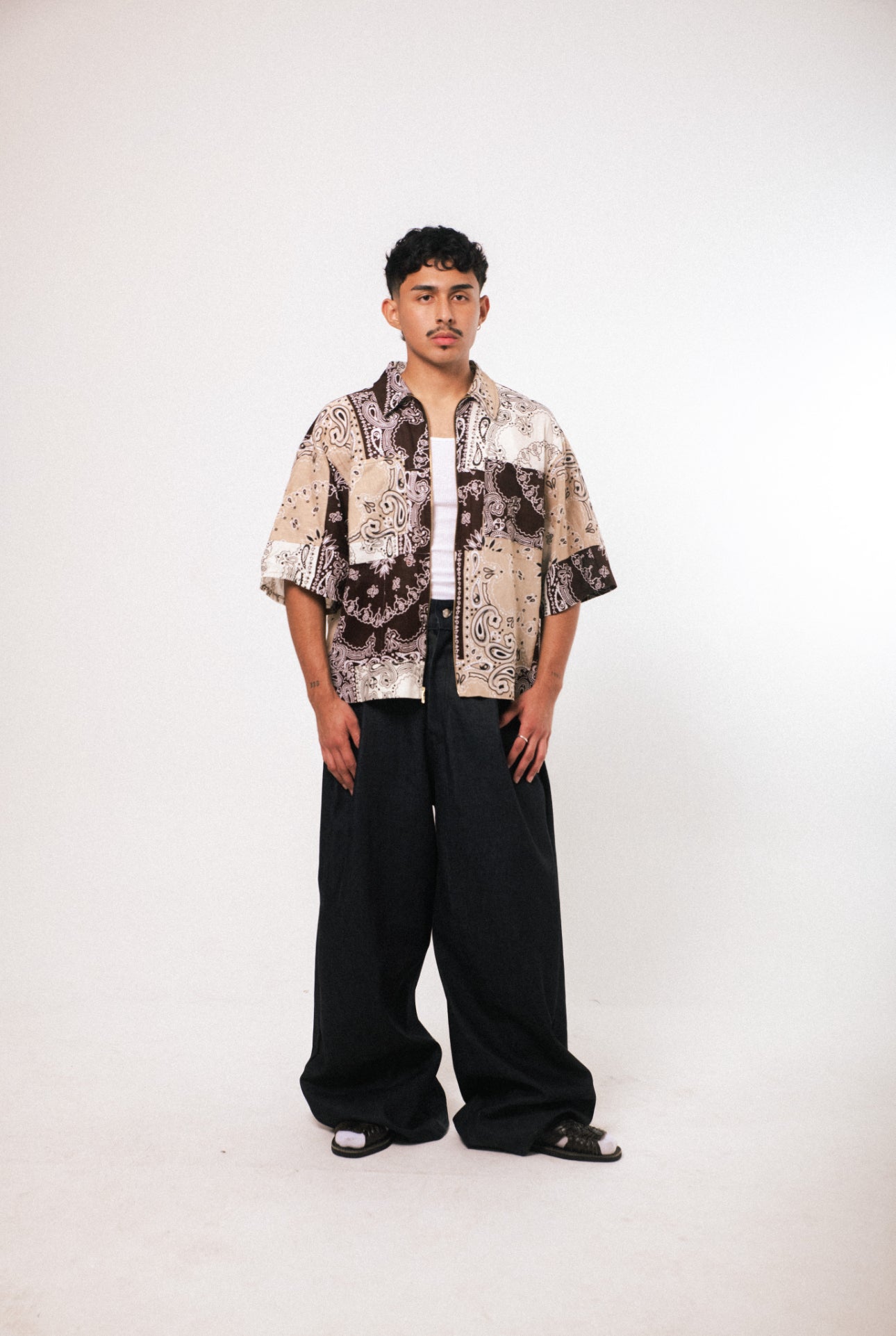 DENIM PLEATED PANTS